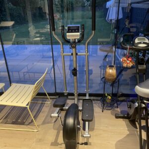 THERUN Crosstrainer mit 6 kg Schwungrad, 16 Magnetstufen und ultrakompaktem Stahlrahmen